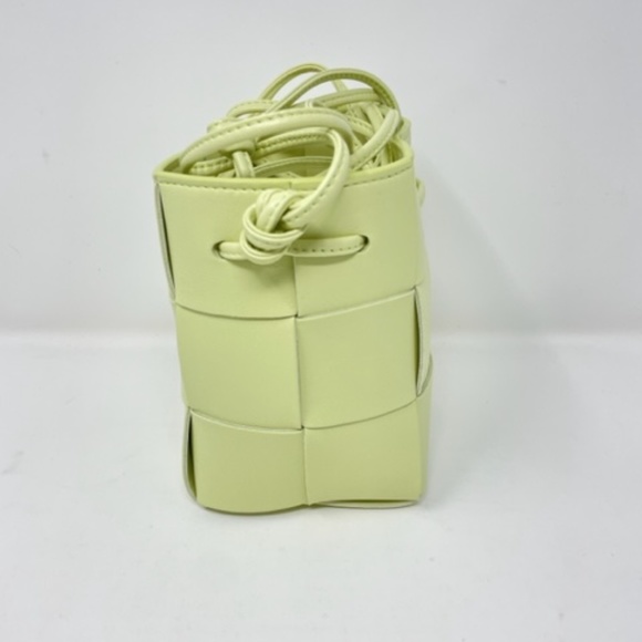 Brand new Bottega Veneta Mini Intrecciato Bucket Bag - Picture 2 of 5